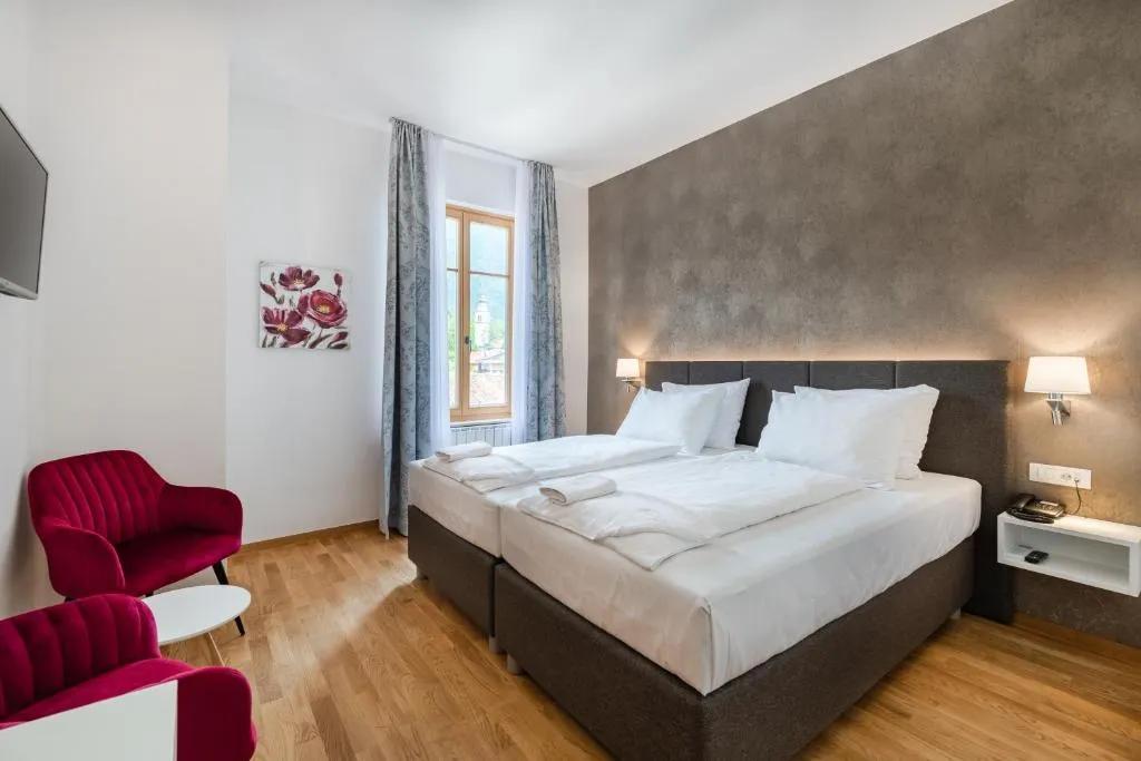 Dvorec Tolmin image 1