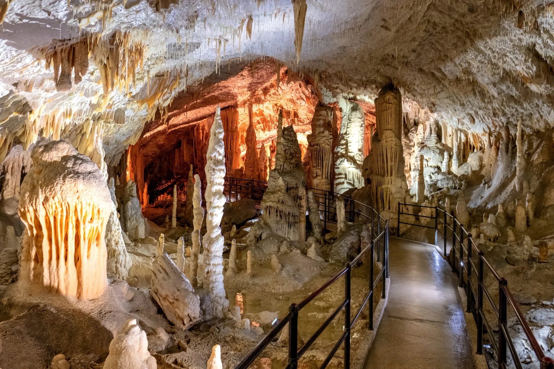 postojna cave