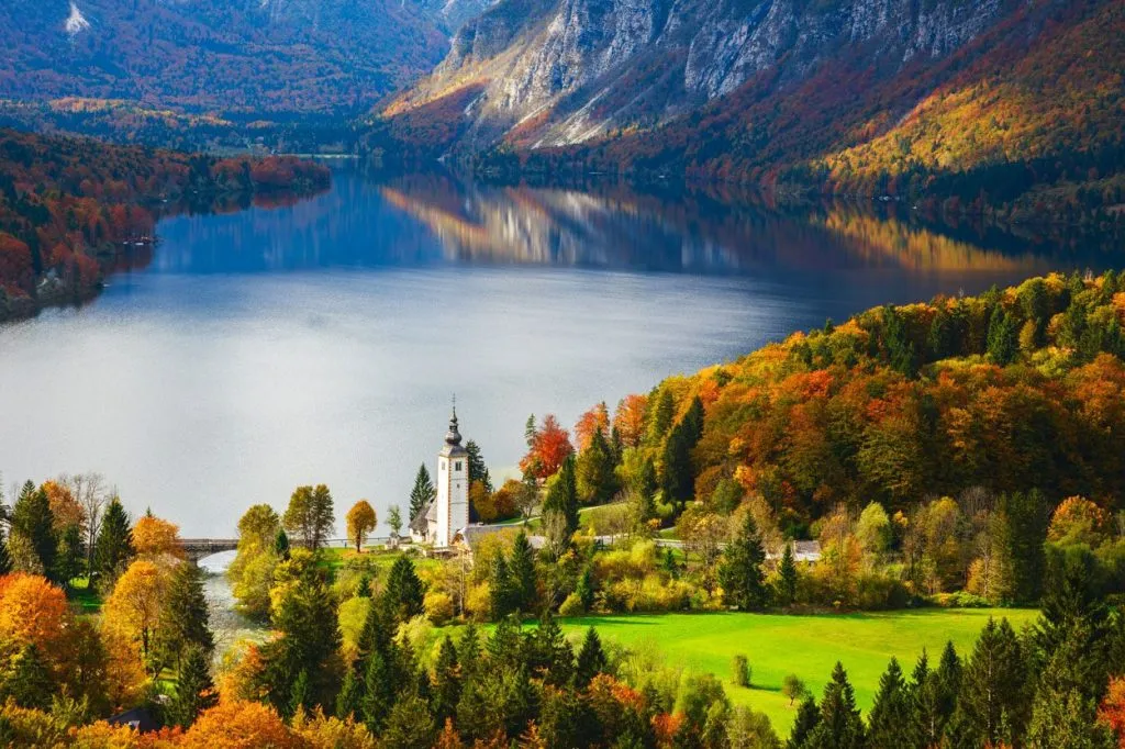 panoramautsikt över Bohinj-sjön