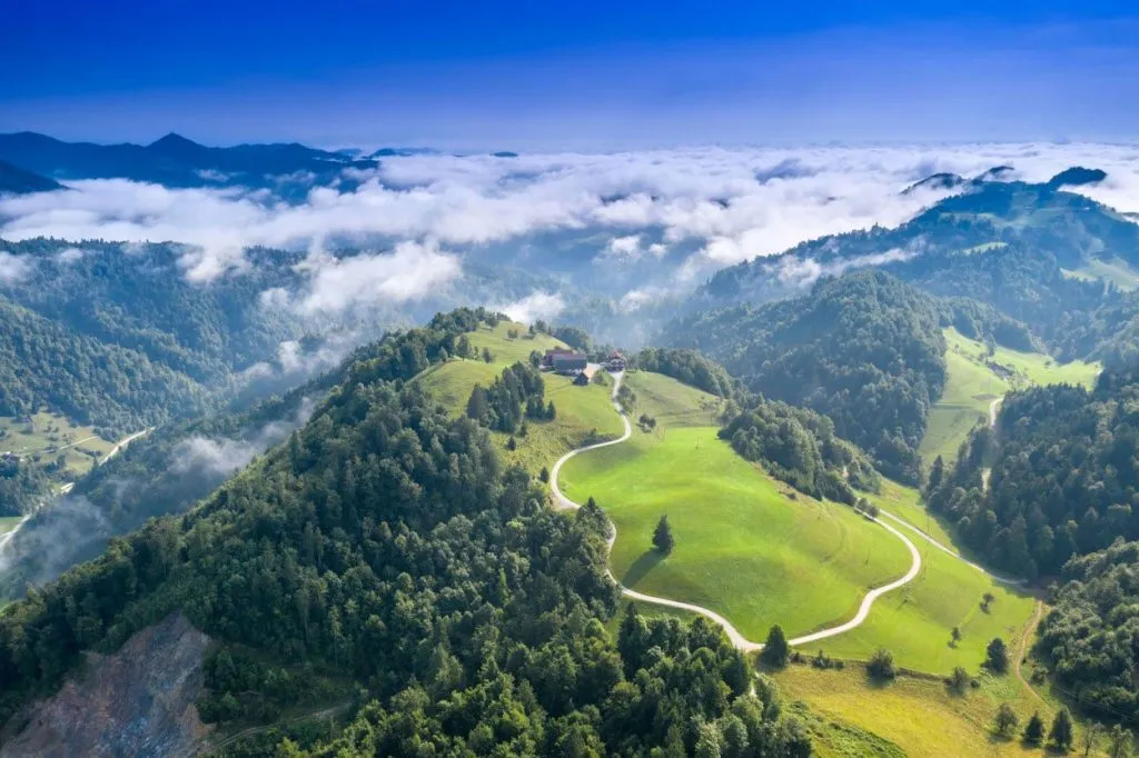 Polhov Gradec Hills söderut från Ljubljana