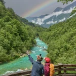 Natursköna rastplatser vid smaragdgröna floden Soča