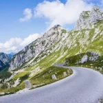 Väg till Mangart-sadeln, Sloveniens högsta väg.