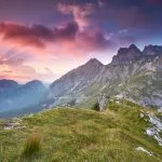 sonnenuntergang in den slowenischen alpen mount mangart gipfel stockpack adobe lager skalenligt